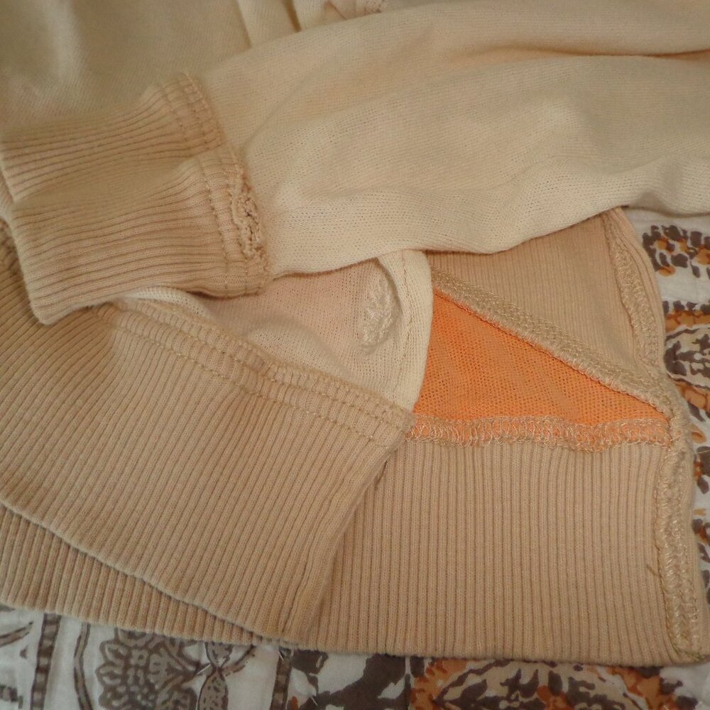 NWOT fp movement Boxy Cropped Top XS Raglan Long Sleeves Geo Design Natural Mult - Picture 10 of 13